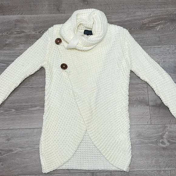 Cream Cowl Neck Chunky Sweater Wooden Buttons Surplice Front M/L - Picture 6 of 15